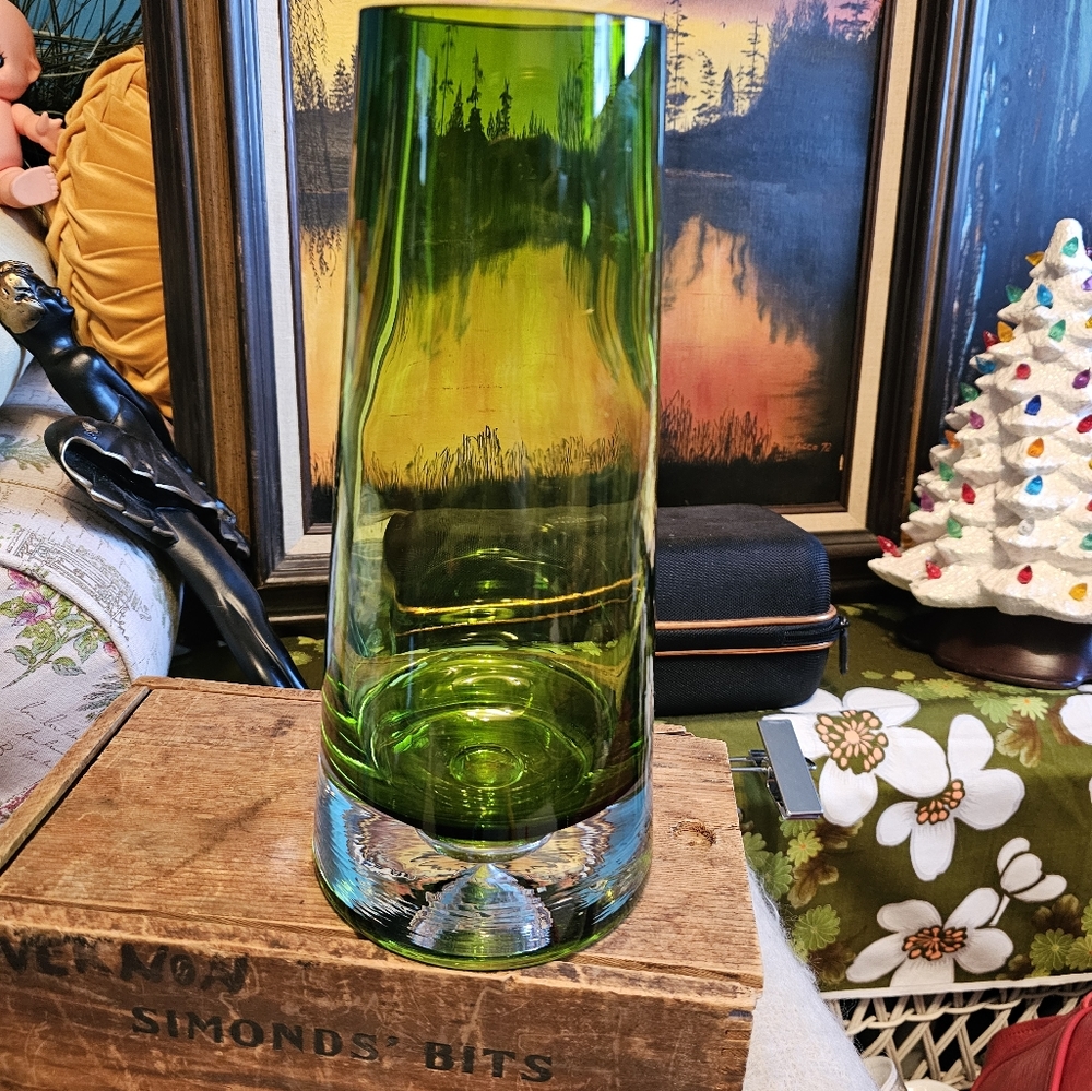 Gorgeous Green Vintage Krosno Art Glass Hand Blown Vase